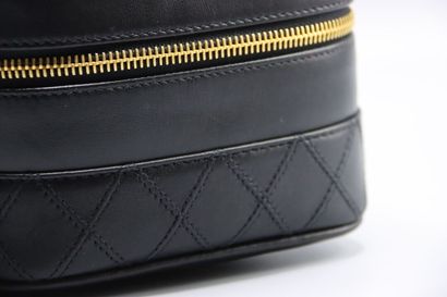 CHANEL circa 1996 . Vanity 20cm en cuir agneau...