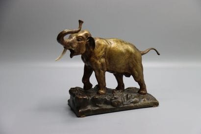 Eléphant
Ecole du XXème siècle, Eléphant...