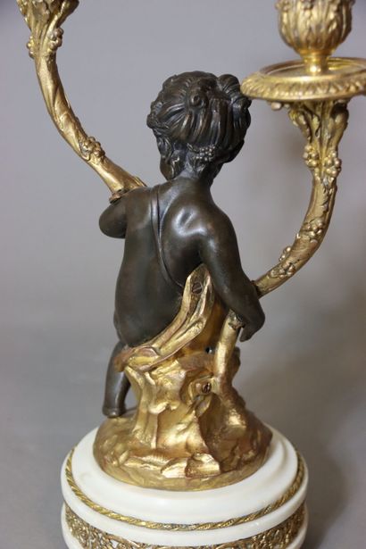 Travail du XXe siècle. Paire de chandelier...