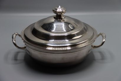 CHRISTOFLE. Paire de légumiers en métal argenté...