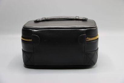 CHANEL circa 1996 . Vanity 20cm en cuir agneau...