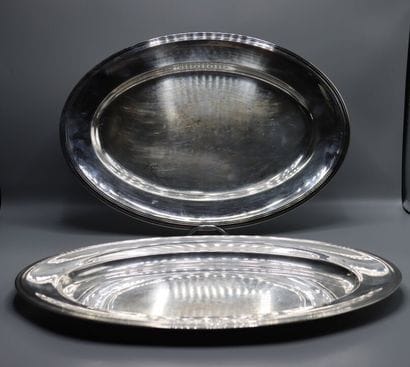 CHRISTOFLE. Deux grands plats ovales modèle...
