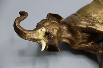 Eléphant
Ecole du XXème siècle, Eléphant...