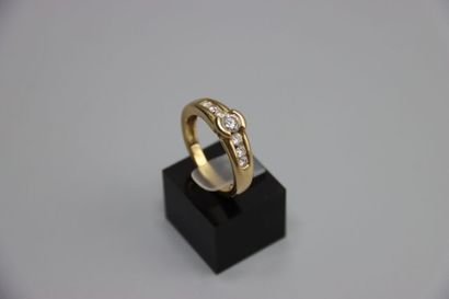 Bague en or jaune ornée d'un diamant taille...