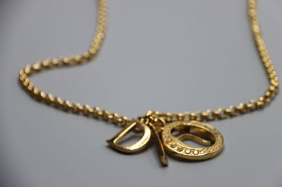 CHRISTIAN DIOR. Collier en métal doré et...