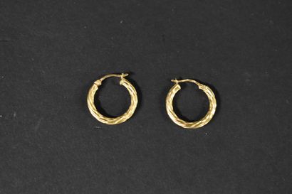 Paire de créoles en or jaune 750. Poids brut:...