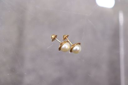 Bague et boucles d'oreilles or 750/°° et...