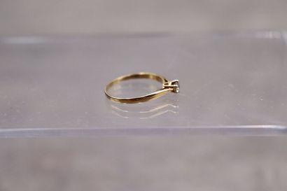 Bague solitaire diamant or jaune 750/°° classique...