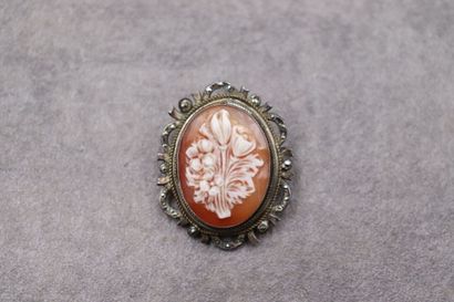 Broche/pendentif camée avec monture en argent...