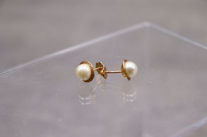 Bague et boucles d'oreilles or 750/°° et...