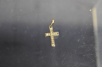 Pendentif croix or gris 750/°° 1.10 g, douze...