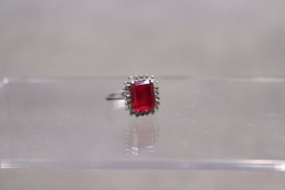 Bague or gris 750/°° entourage pierres de...