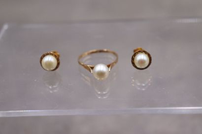 Bague et boucles d'oreilles or 750/°° et...