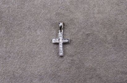 Pendentif croix or gris 750/°° 1.10 g, douze...