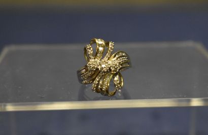 Bague or 375/°° multi-diamants , ronds et...