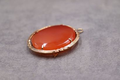 Pendentif or rose 750/°° médaillon de cornaline...