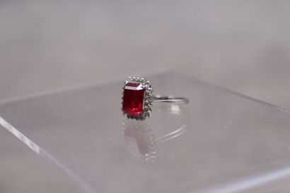 Bague or gris 750/°° entourage pierres de...