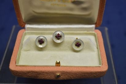 Ensemble de trois boutons de smoking en or...