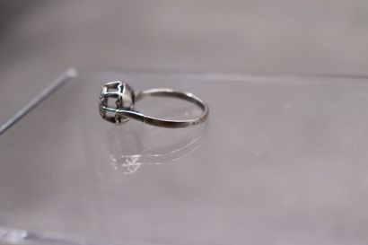 Bague or gris 750/°° et platine. Pavage diamant...