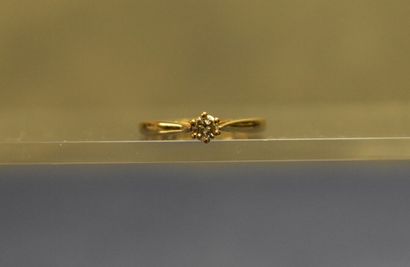 Bague solitaire diamant or jaune 750/°° classique...