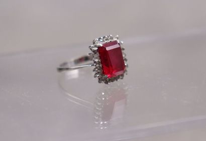 Bague or gris 750/°° entourage pierres de...