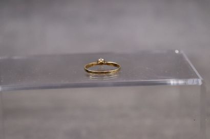 Bague solitaire diamant or jaune 750/°° classique...