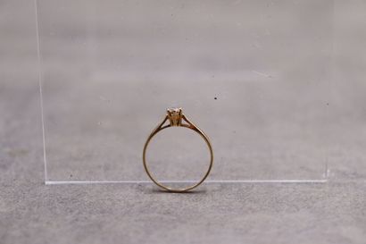 Bague solitaire diamant or jaune 750/°° classique...
