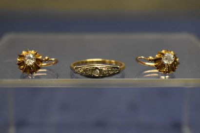 Ensemble boucles d'oreilles et bague or jaune...