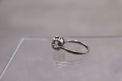 Bague or gris 750/°° et platine. Pavage diamant...