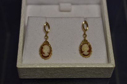 Boucles d'oreilles en or jaune 750 ornées...