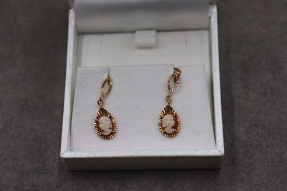 Boucles d'oreilles en or jaune 750 ornées...