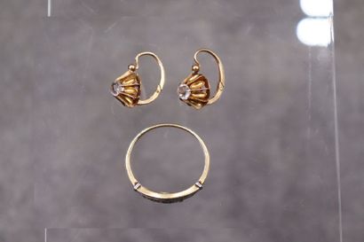 Ensemble boucles d'oreilles et bague or jaune...