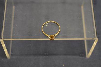 Bague solitaire diamant or jaune 750/°° classique...