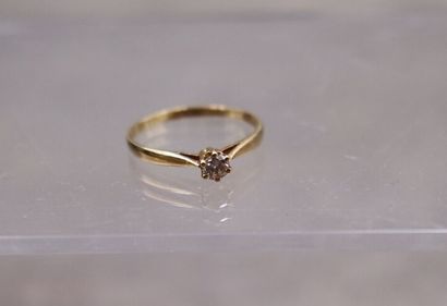 Bague solitaire diamant or jaune 750/°° classique...