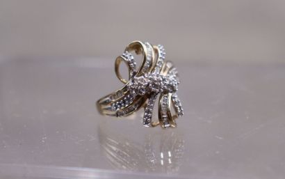 Bague or 375/°° multi-diamants , ronds et...