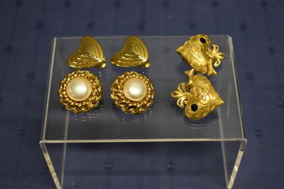 Réunion de trois paires de clips en métal...