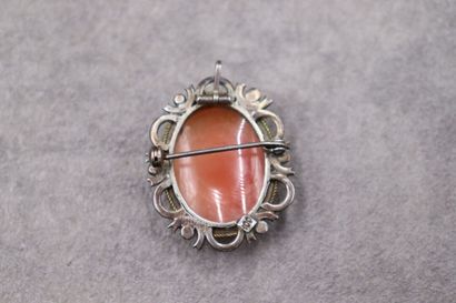 Broche/pendentif camée avec monture en argent...