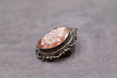 Broche/pendentif camée avec monture en argent...