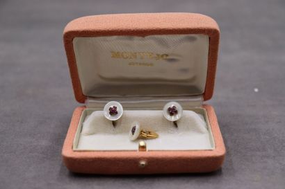 Ensemble de trois boutons de smoking en or...
