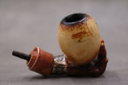 Un foyer de pipe en écume de mer avec son...