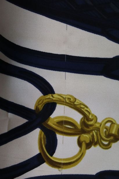 HERMES. Modèle Brides de gala, carré en soie...