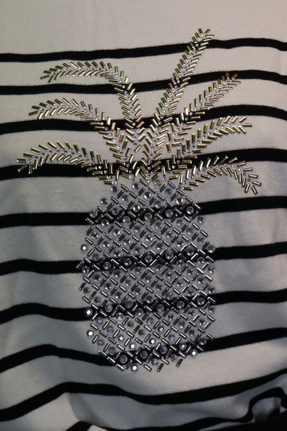 MADELEINE. Pour femme, Réunion d'une veste...