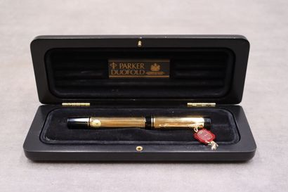 PARKER Duofold. Stylo plume en plaqué or...
