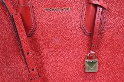 Michael KORS. Sac à main en simili cuir grainé...
