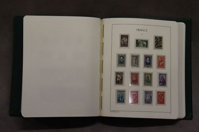 Un album France Leuchtturm 1849-1959, timbres...