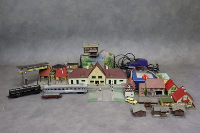 Réunion de quelques petits trains et accessoires....