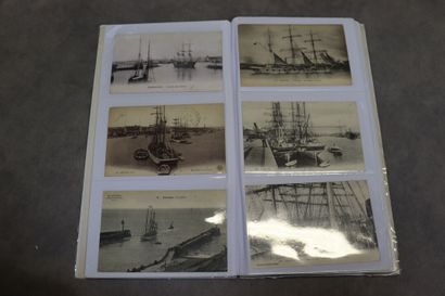 Réunion de deux albums de cartes postales...