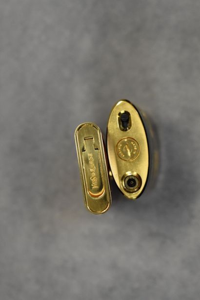 Yves Saint Laurent. Réunion de deux briquets...