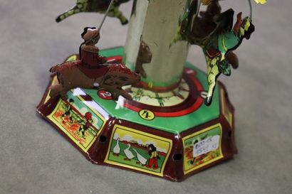 Réunion de deux jouets mécaniques en tôle...