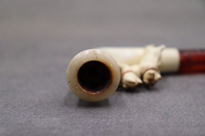Réunion de trois pipes en écume de mer à...
